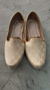 Gold patterned traditional men's jutti