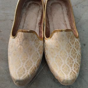 Gold patterned traditional men's jutti