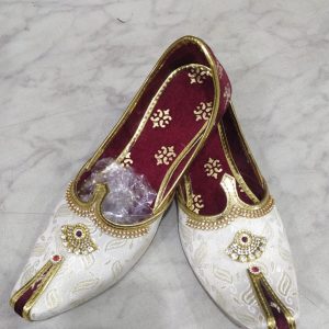 White and silver men's jutti pair, alternate view