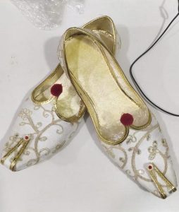 White embroidered vine men's jutti with maroon pom-pom